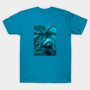 Giant Octopus Approaching Scuba Diver T-Shirt